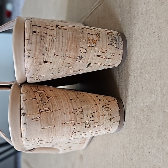 Stuart Weitzman beige patent leather cork wedge heel slingback shoes-7 - Picture 6 of 12